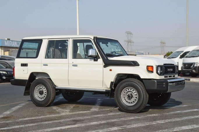 جديدة Toyota Land Cruiser 70 Series 70 Series Facelift 2, 2.8 l, 2025 في في دبي من White motors FZE، اللون أبيض. مواصفات الخليج | AUTO.AE
