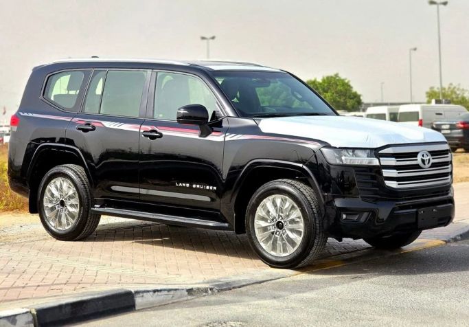 جديدة Toyota Land Cruiser السلسلة 300, 4.0 l, 2025 في في دبي من Gulzar Motors FZE، اللون أسود. مواصفات الخليج | AUTO.AE | إعلان #229785
