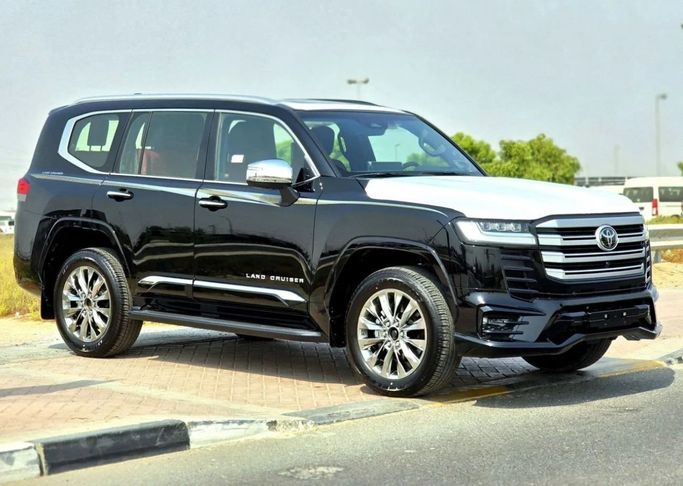 Новый Toyota Land Cruiser 300 Series, 3.4 л, 2025 в Дубае от Gulzar Motors FZE Черный цвет. GCC | AUTO.AE