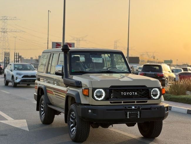 جديدة Toyota Land Cruiser 70 Series 70 Series Facelift 2, 4.0 l, 2025 في في دبي من Rimal Motors FZE، اللون بيج. مواصفات الخليج | AUTO.AE