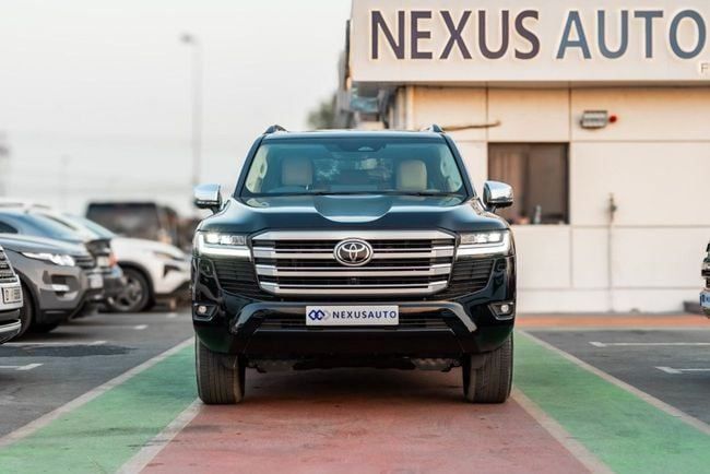جديدة Toyota Land Cruiser السلسلة 300, 3.3 l, 2025 في في دبي من Nexus Auto FZE، اللون أسود. أخرى | AUTO.AE