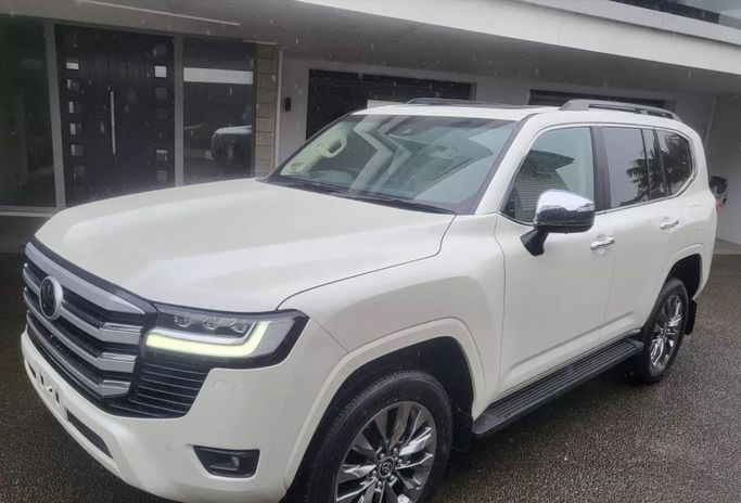 Новый Toyota Land Cruiser 300 Series, 3.3 л, 2025 в Дубае от Bonnke Cars FZE Белый цвет. Other | AUTO.AE