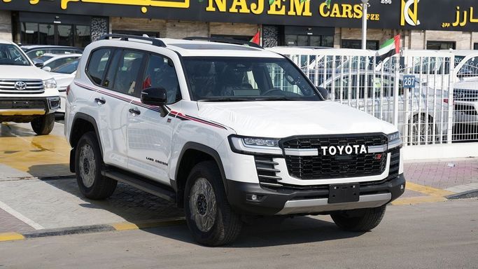 جديدة Toyota Land Cruiser السلسلة 300, 3.4 l, 2026 في في دبي من GT MOTORS، اللون أبيض. مواصفات الخليج | AUTO.AE