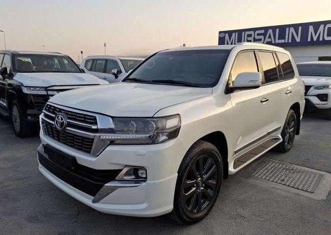 مستعملة Toyota Land Cruiser 200 Series 200 Series Facelift 2, 4.0 l, 2019 في في دبي من Mursalin Motors FZCO، اللون أبيض. مواصفات الخليج | AUTO.AE