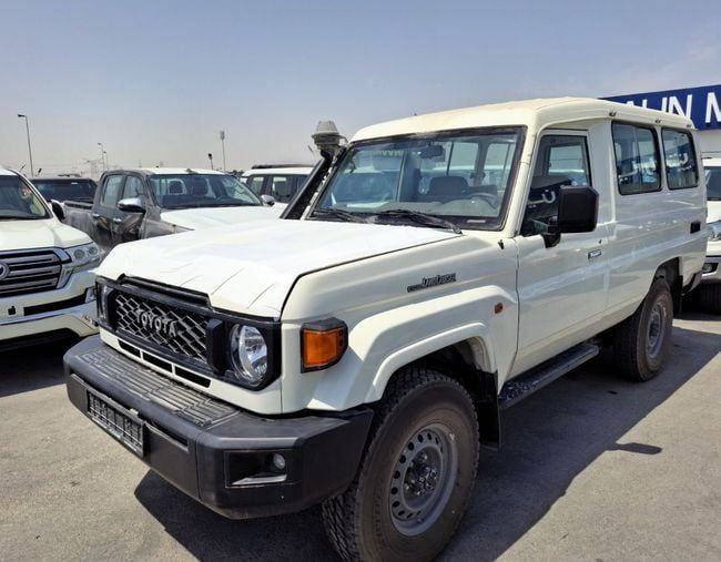 جديدة Toyota Land Cruiser 70 Series 70 Series Facelift 2, 4.0 l, 2024 في في دبي من Mursalin Motors FZCO، اللون أبيض. مواصفات الخليج | AUTO.AE