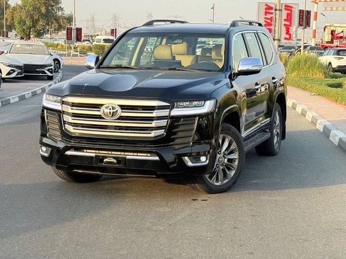 Used Toyota Land Cruiser 200 Series Facelift 1, 4.0 l, 2014 in Dubai by Humera automobile fze, Black color. GCC Specs | AUTO.AE