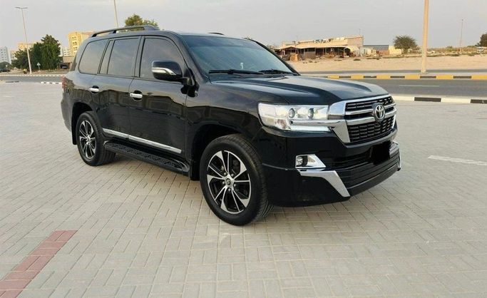 مستعملة Toyota Land Cruiser 200 Series 200 Series Facelift 2, 4.5 l, 2015 في في دبي من Humera automobile fze، اللون أسود. مواصفات الخليج | AUTO.AE