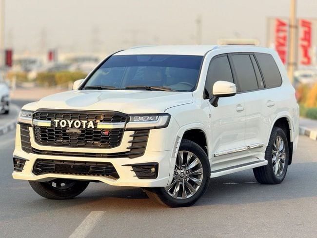 مستعملة Toyota Land Cruiser 200 Series 200 Series Facelift 1, 4.0 l, 2013 في في دبي من Humera automobile fze، اللون أبيض. مواصفات الخليج | AUTO.AE