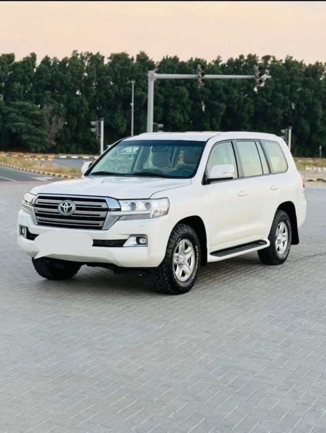 Used Toyota Land Cruiser 200 Series Facelift 2, 4.5 l, 2019 in Dubai by Humera automobile fze, White color. GCC Specs | AUTO.AE