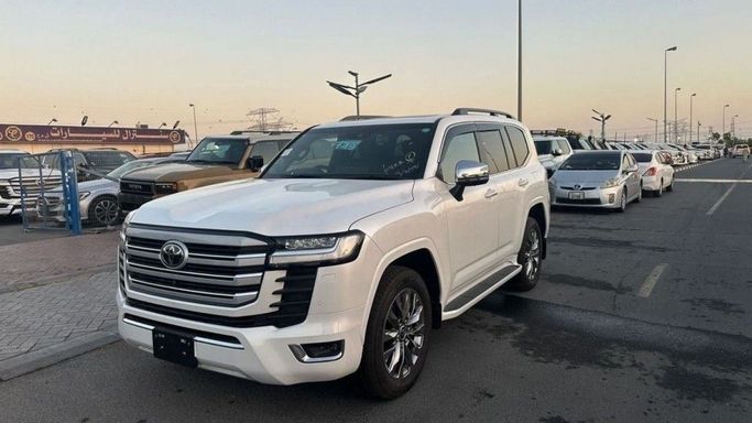 Новый Toyota Land Cruiser 300 Series, 3.4 л, 2024 в Дубае от Central Motors Белый цвет.  | AUTO.AE