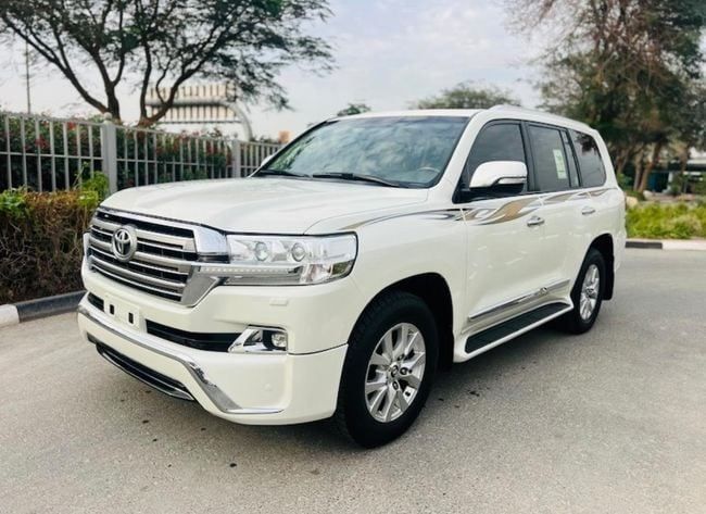 Used Toyota Land Cruiser 200 Series Facelift 2, 4.5 l, 2021 in Dubai by Humera automobile fze, White color. GCC Specs | AUTO.AE