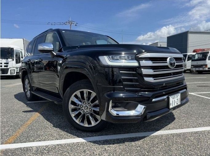Подержанный Toyota Land Cruiser 300 Series, 3.3 л, 2024 в Дубае от Central Motors Черный цвет. Японская | AUTO.AE