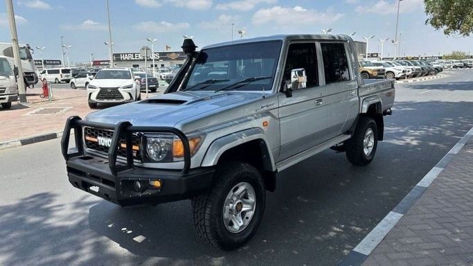 Подержанный Toyota Land Cruiser 70 Series Рестайлинг 1, 4.5 л, 2016 в Дубае от Central Motors Белый цвет.  | AUTO.AE