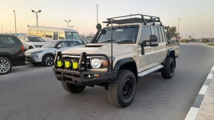Used Toyota Land Cruiser 70 Series Facelift 1, 4.5 l, 2022 in Dubai by Central Motors, Beige color.  | AUTO.AE
