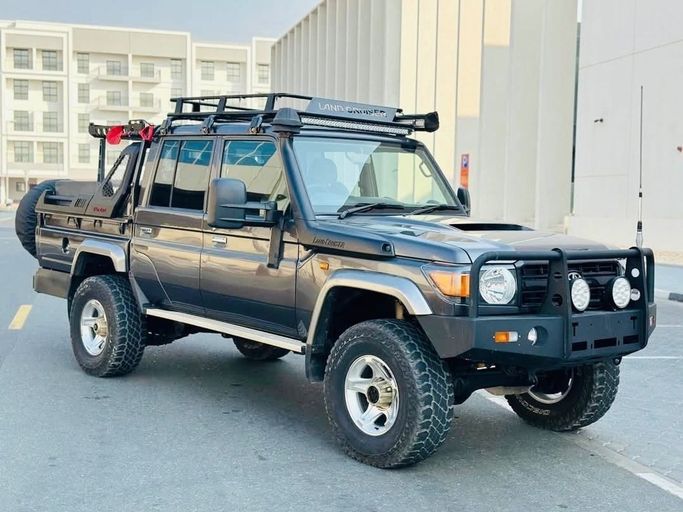 Used Toyota Land Cruiser 70 Series Facelift 1, 4.5 l, 2017 in Dubai by Humera automobile fze, Grey color. Other | AUTO.AE