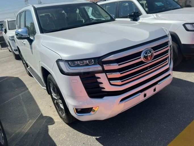 Новый Toyota Land Cruiser 300 Series, 3.4 л, 2022 в Дубае от Atlantis Motors FZE Белый цвет. GCC | AUTO.AE