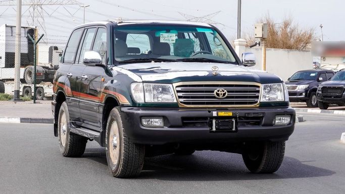 Подержанный Toyota Land Cruiser 100 Series Рестайлинг 1, 4.5 л, 2004 в Дубае от Atlantis Motors FZE Зеленый цвет. GCC | AUTO.AE