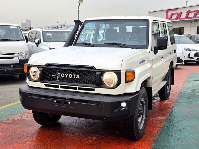جديدة Toyota Land Cruiser 70 Series 70 Series Facelift 2, 4.2 l, 2025 في في دبي من Soltan Auto، اللون أبيض. أخرى | AUTO.AE