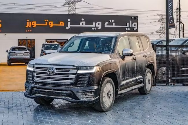 جديدة Toyota Land Cruiser السلسلة 300, 4.0 l, 2025 في في دبي من White Waves Motors Fze، اللون أسود. مواصفات الخليج | AUTO.AE | إعلان #231865