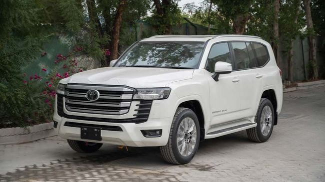 New Toyota Land Cruiser 300 Series, 4.0 l, 2025 in Dubai by AL REEM AUTO, White color. GCC Specs | AUTO.AE | Listing #231874