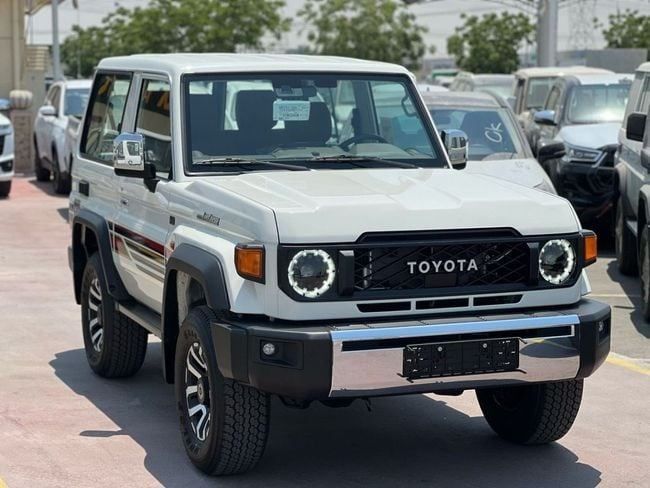 جديدة Toyota Land Cruiser 70 Series 70 Series Facelift 2, 4.0 l, 2025 في في دبي من AL REEM AUTO، اللون أبيض. مواصفات الخليج | AUTO.AE