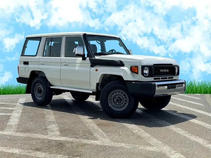 جديدة Toyota Land Cruiser 70 Series 70 Series Facelift 2, 2.8 l, 2025 في في دبي من AL Bouroj Motor، اللون أبيض. مواصفات الخليج | AUTO.AE