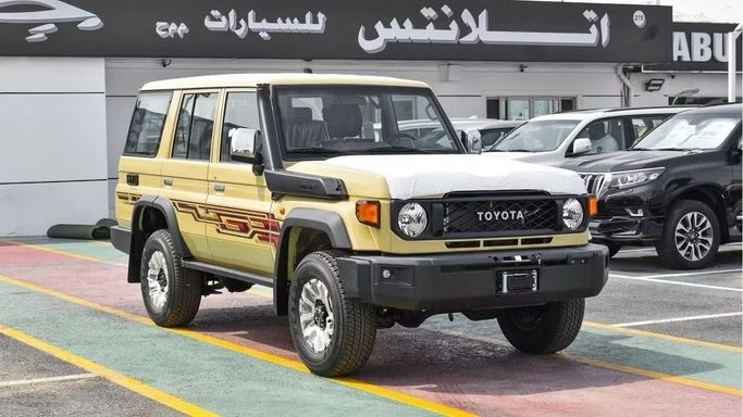 جديدة Toyota Land Cruiser 70 Series 70 Series Facelift 2, 4.0 l, 2024 في في دبي من Atlantis Motors FZE، اللون بيج. مواصفات الخليج | AUTO.AE