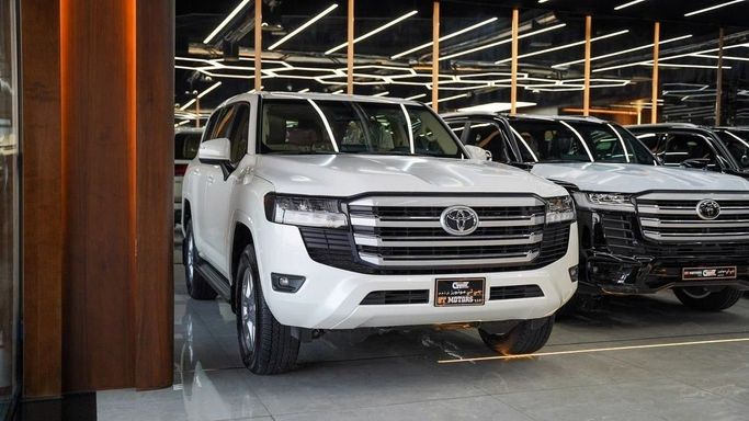 جديدة Toyota Land Cruiser السلسلة 300, 3.4 l, 2025 في في دبي من GT MOTORS، اللون أبيض. مواصفات الخليج | AUTO.AE