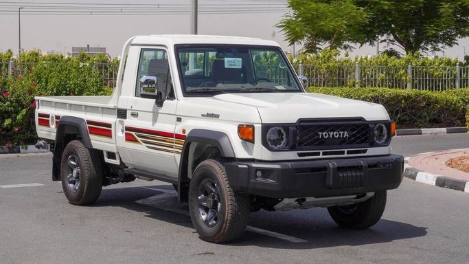 Новый Toyota Land Cruiser 70 Series Рестайлинг 2, 4.0 л, 2025 в Дубае от GT MOTORS Белый цвет. GCC | AUTO.AE