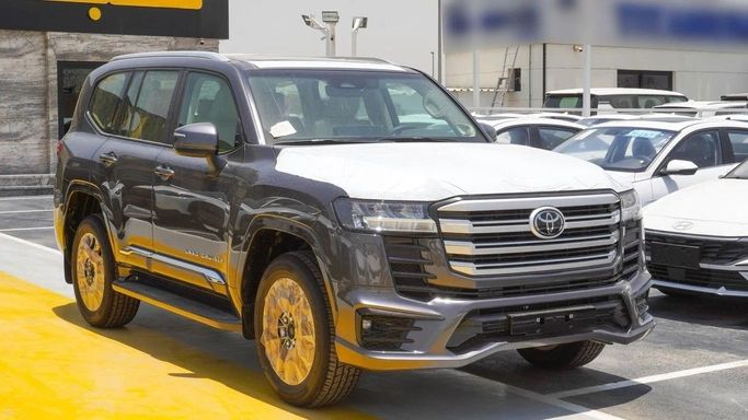 جديدة Toyota Land Cruiser السلسلة 300, 3.4 l, 2025 في في دبي من GT MOTORS، اللون رمادي. مواصفات الخليج | AUTO.AE