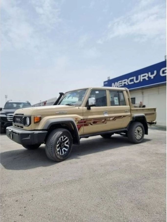 جديدة Toyota Land Cruiser 70 Series 70 Series Facelift 2, 2.8 l, 2024 في في دبي من Mercury Global FZCO، اللون بيج. مواصفات الخليج | AUTO.AE