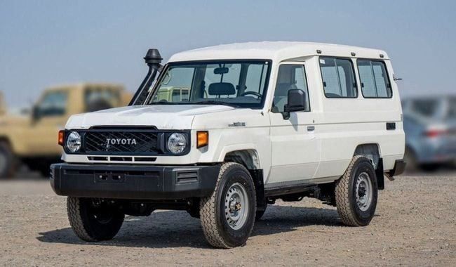 Новый Toyota Land Cruiser 70 Series Рестайлинг 2, 4.2 л, 2025 в Дубае от TARGET MOTORS FZE Белый цвет. Европейская | AUTO.AE