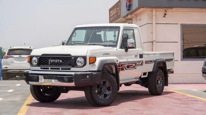 Новый Toyota Land Cruiser 70 Series Рестайлинг 2, 4.0 л, 2025 в Дубае от FORCE MOTORS FZE Белый цвет. GCC | AUTO.AE