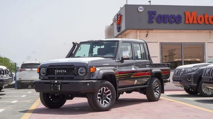 Новый Toyota Land Cruiser 70 Series Рестайлинг 2, 4.0 л, 2025 в Дубае от FORCE MOTORS FZE Черный цвет. GCC | AUTO.AE