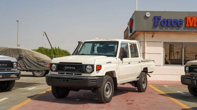 جديدة Toyota Land Cruiser 70 Series 70 Series Facelift 2, 4.2 l, 2025 في في دبي من FORCE MOTORS FZE، اللون أبيض. مواصفات الخليج | AUTO.AE