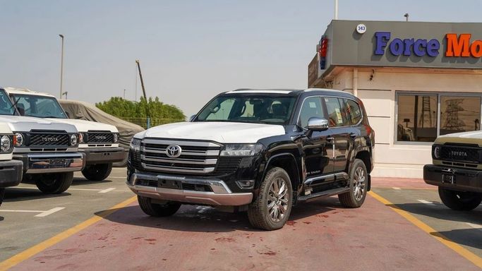Новый Toyota Land Cruiser 300 Series, 3.4 л, 2024 в Дубае от FORCE MOTORS FZE Черный цвет. GCC | AUTO.AE