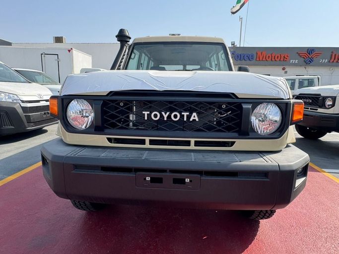 Новый Toyota Land Cruiser 70 Series Рестайлинг 2, 4.0 л, 2026 в Дубае от FORCE MOTORS FZE Бежевый цвет. GCC | AUTO.AE | Объявление #233385