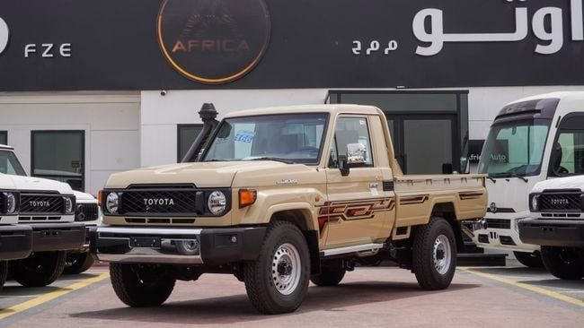 Новый Toyota Land Cruiser 70 Series Рестайлинг 2, 4.5 л, 2024 в Дубае от Africa Auto FZE Бежевый цвет. GCC | AUTO.AE