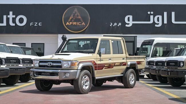 Новый Toyota Land Cruiser 70 Series Рестайлинг 2, 4.5 л, 2023 в Дубае от Africa Auto FZE Бежевый цвет. GCC | AUTO.AE