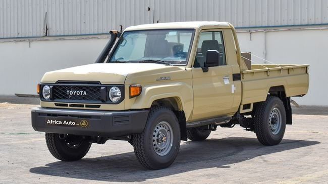 Новый Toyota Land Cruiser 70 Series Рестайлинг 2, 4.0 л, 2024 в Дубае от Africa Auto FZE Бежевый цвет. GCC | AUTO.AE