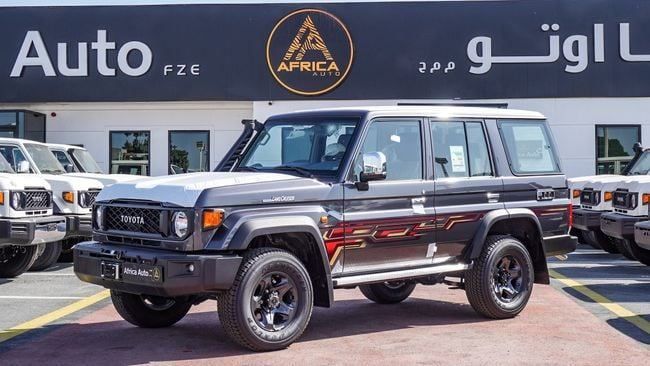 Новый Toyota Land Cruiser 70 Series Рестайлинг 2, 4.5 л, 2024 в Дубае от Africa Auto FZE Серый цвет. GCC | AUTO.AE