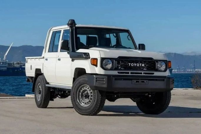 Новый Toyota Land Cruiser 70 Series Рестайлинг 2, 4.2 л, 2024 в Дубае от GOLZAR AUTO FZE Белый цвет.  | AUTO.AE