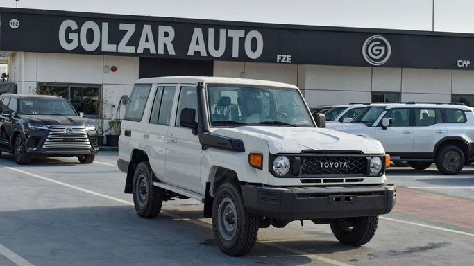 جديدة Toyota Land Cruiser 70 Series 70 Series Facelift 2, 4.2 l, 2025 في في دبي من GOLZAR AUTO FZE، اللون أبيض.  | AUTO.AE