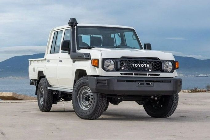 Новый Toyota Land Cruiser 70 Series Рестайлинг 2, 4.2 л, 2024 в Дубае от GOLZAR AUTO FZE Белый цвет.  | AUTO.AE
