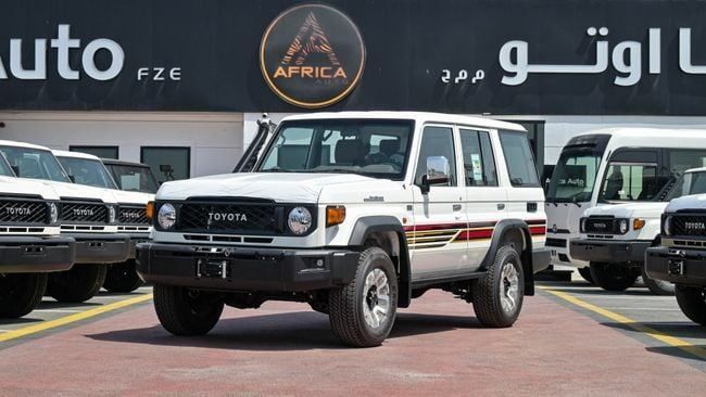 جديدة Toyota Land Cruiser 70 Series 70 Series Facelift 2, 4.0 l, 2025 في في دبي من Africa Auto FZE، اللون أبيض. مواصفات الخليج | AUTO.AE