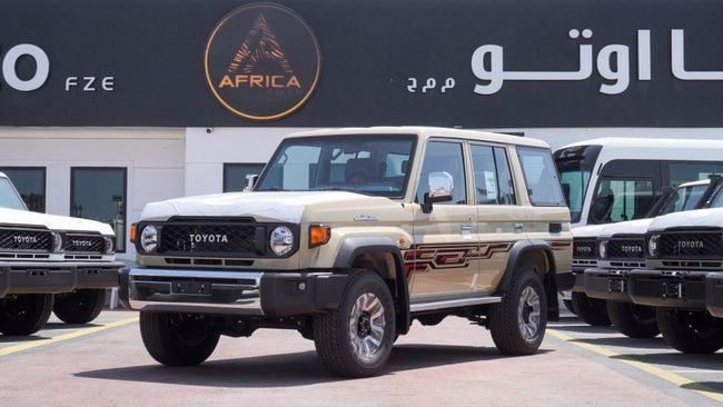 Новый Toyota Land Cruiser 70 Series Рестайлинг 2, 2.8 л, 2025 в Дубае от Africa Auto FZE Бежевый цвет. GCC | AUTO.AE
