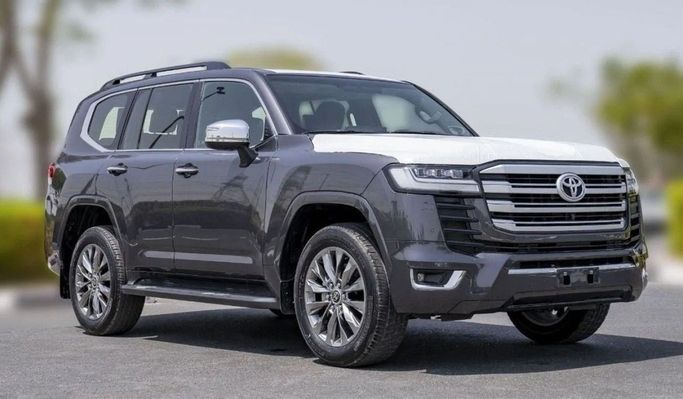 جديدة Toyota Land Cruiser السلسلة 300, 3.3 l, 2025 في في دبي من GOLZAR AUTO FZE، اللون أسود. المواصفات الأوروبية | AUTO.AE