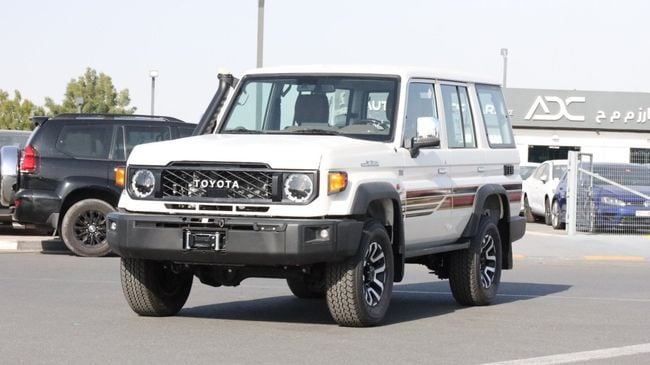 جديدة Toyota Land Cruiser 70 Series 70 Series Facelift 2, 2.8 l, 2025 في في دبي من Maqbool Motors FZCO، اللون أبيض. مواصفات الخليج | AUTO.AE