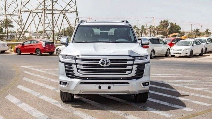 Новый Toyota Land Cruiser 300 Series, 3.3 л, 2025 в Дубае от TARGET MOTORS FZE Серебристый цвет. Other | AUTO.AE