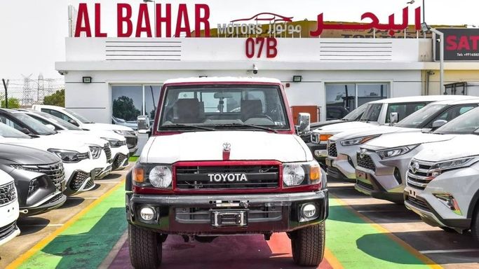 Новый Toyota Land Cruiser 70 Series Рестайлинг 1, 4.0 л, 2023 в Дубае от AL BAHAR MOTORS FZE Красный цвет.  | AUTO.AE